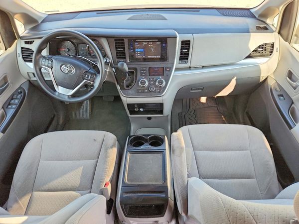 2017 TOYOTA SIENNA LE Mobility/LE