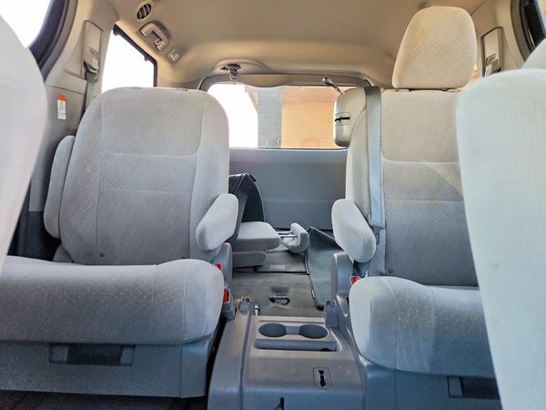 2017 TOYOTA SIENNA LE Mobility/LE