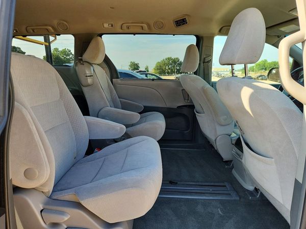 2017 TOYOTA SIENNA LE Mobility/LE