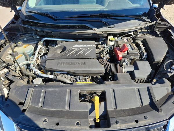 2023 NISSAN ROGUE SV — Engine bay