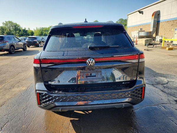 2026 VOLKSWAGEN TIGUAN 4Motion SE R-Line Black — DIRR