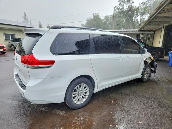 2012 TOYOTA SIENNA
