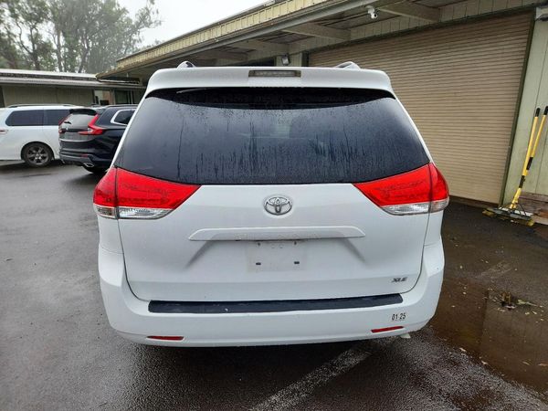 2012 TOYOTA SIENNA