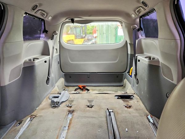 2012 TOYOTA SIENNA