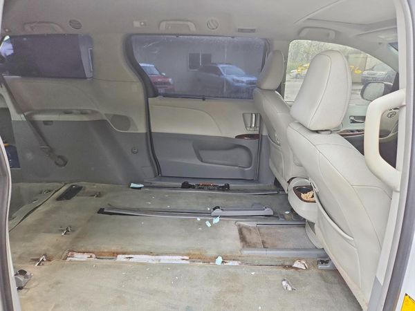 2012 TOYOTA SIENNA