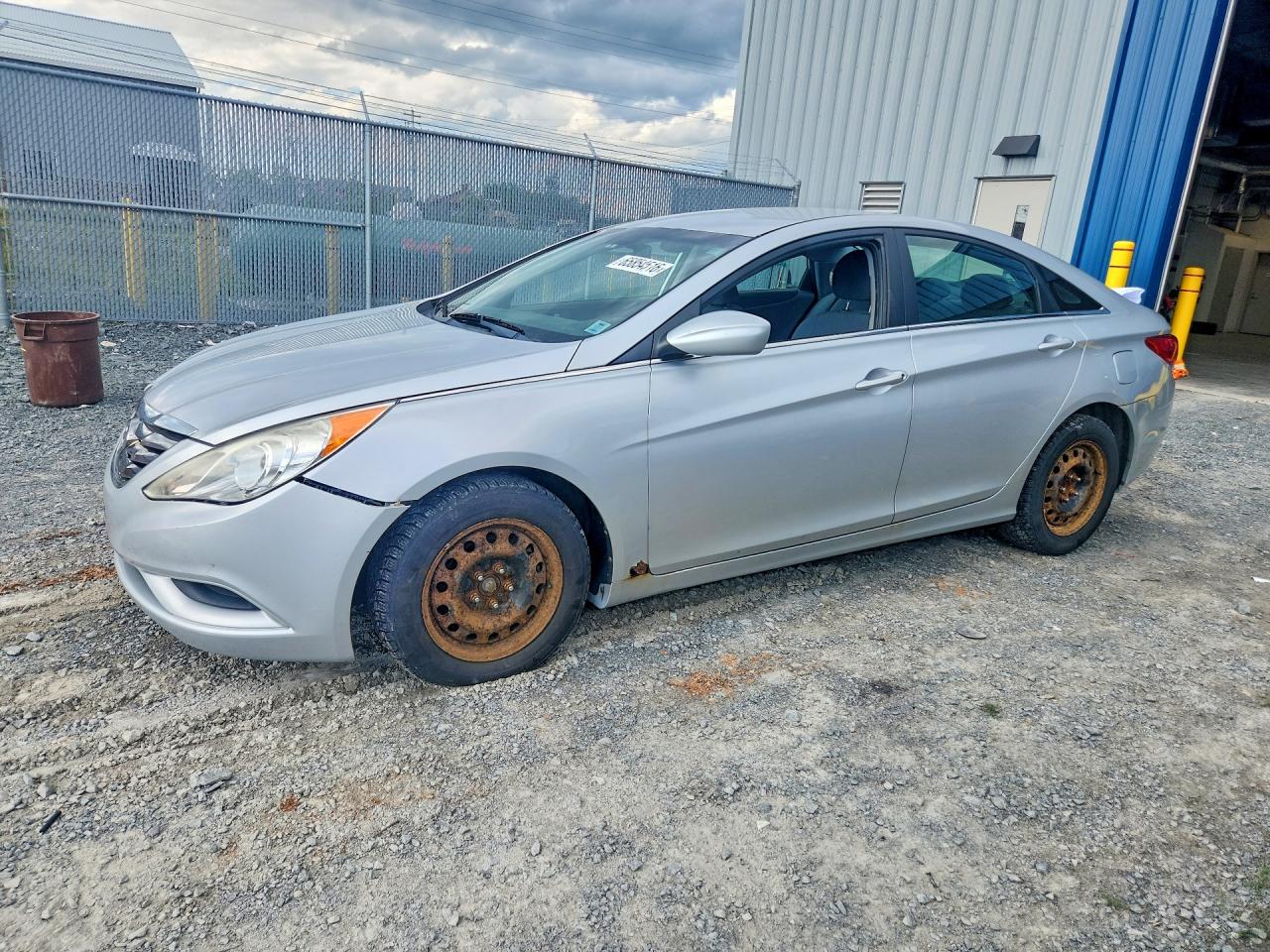 2013 HYUNDAI SONATA GLS/ GLS Popular — Front 3/4
