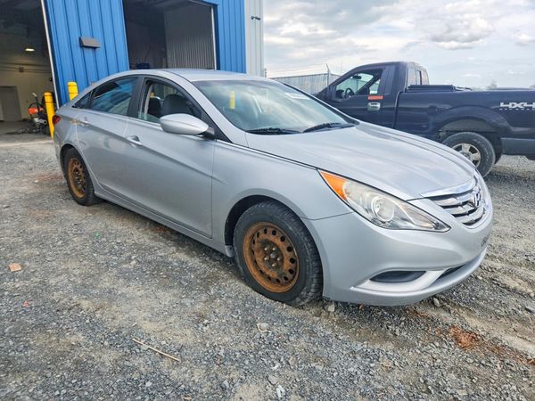 2013 HYUNDAI SONATA GLS/ GLS Popular — Passenger 3/4