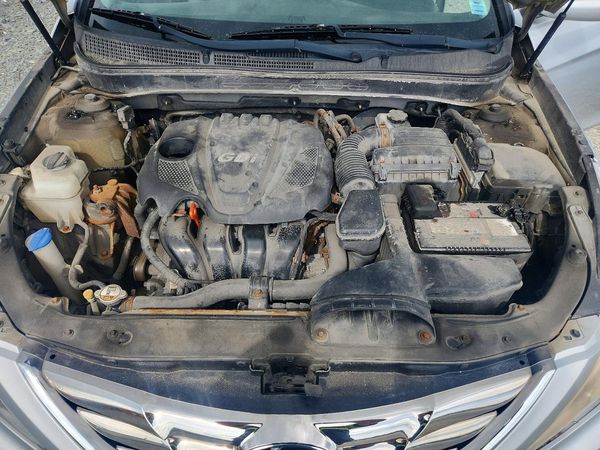 2013 HYUNDAI SONATA GLS/ GLS Popular — Engine bay