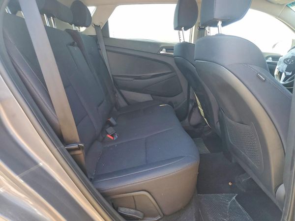 2021 HYUNDAI TUCSON SE