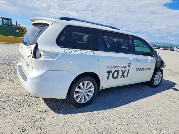 2017 TOYOTA SIENNA