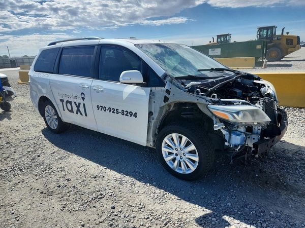 2017 TOYOTA SIENNA