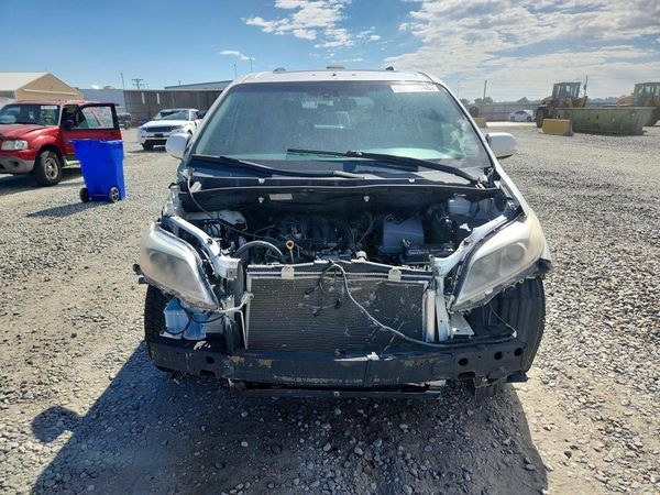 2017 TOYOTA SIENNA