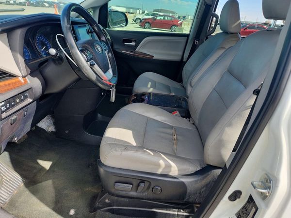 2017 TOYOTA SIENNA