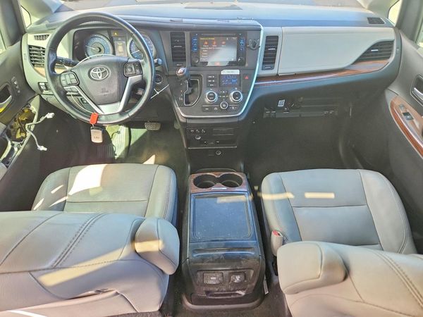 2017 TOYOTA SIENNA