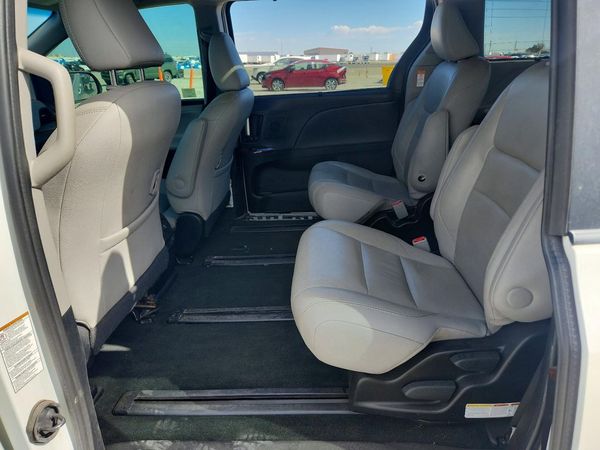 2017 TOYOTA SIENNA