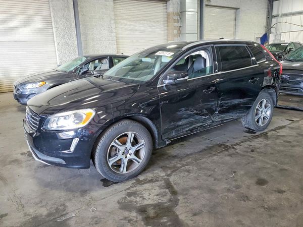2015 VOLVO XC60 Platinum (non R design)