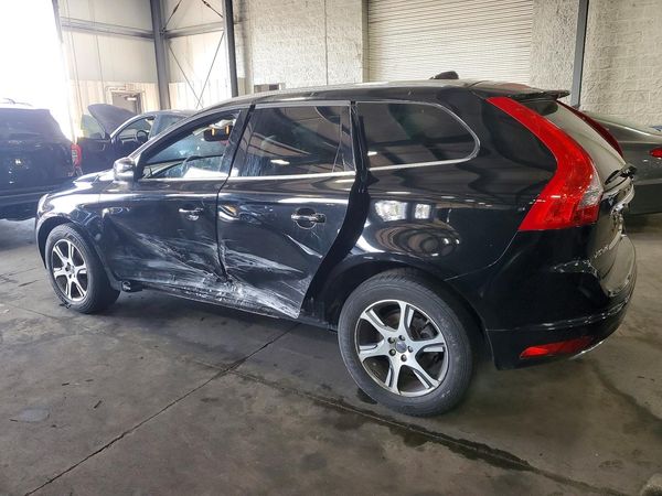 2015 VOLVO XC60 Platinum (non R design)