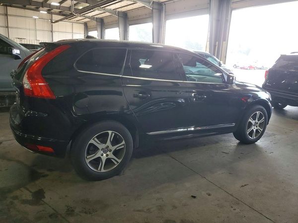2015 VOLVO XC60 Platinum (non R design)