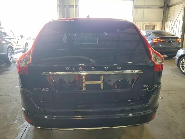2015 VOLVO XC60 Platinum (non R design)
