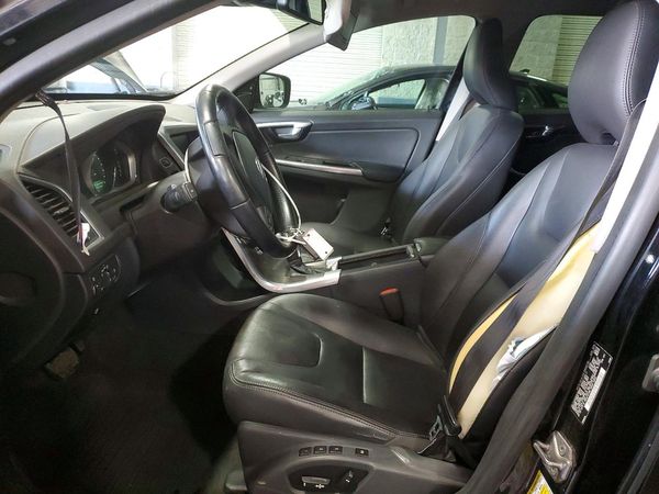 2015 VOLVO XC60 Platinum (non R design)