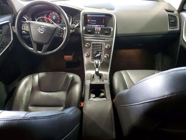 2015 VOLVO XC60 Platinum (non R design)