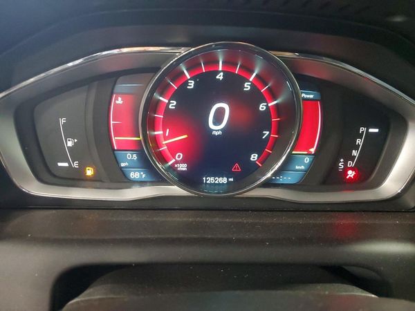 2015 VOLVO XC60 Platinum (non R design)