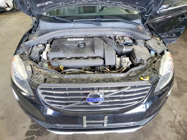 2015 VOLVO XC60 Platinum (non R design)