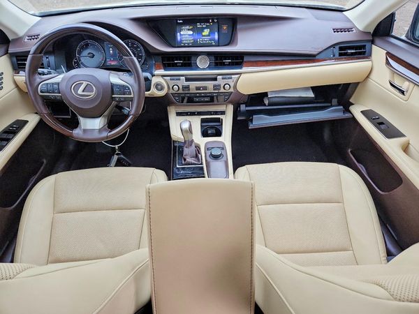 2018 LEXUS ES