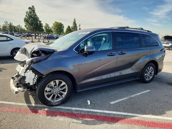 2025 TOYOTA SIENNA — DSFA — Front 3/4