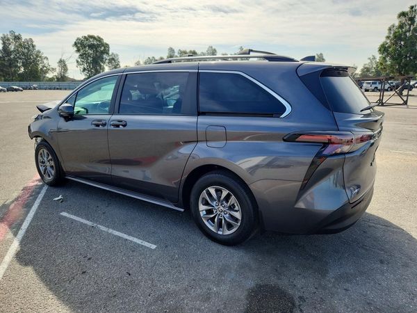 2025 TOYOTA SIENNA LE — DSRA