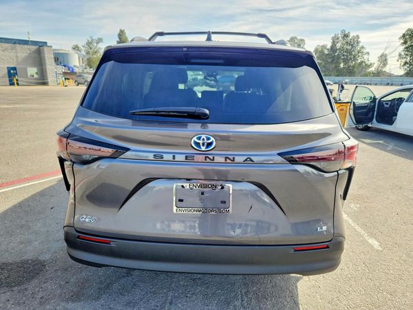 2025 TOYOTA SIENNA LE — DIRR