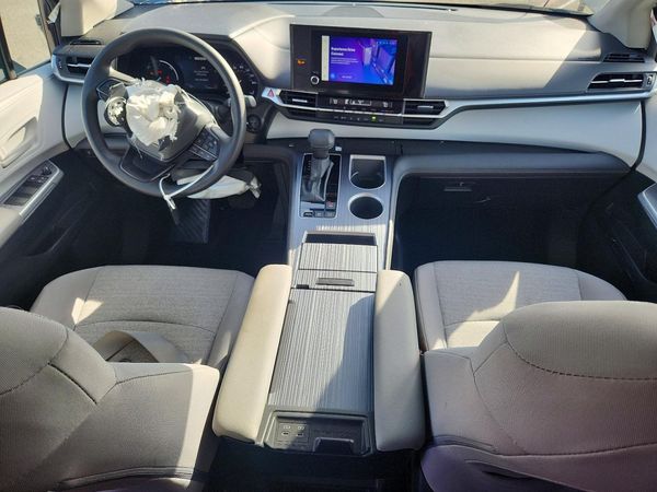 2025 TOYOTA SIENNA LE — CKPT