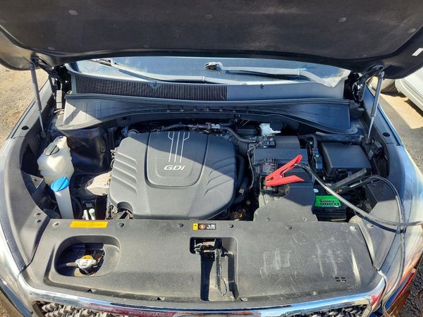 2016 KIA SORENTO SX / SX Limited — Engine bay