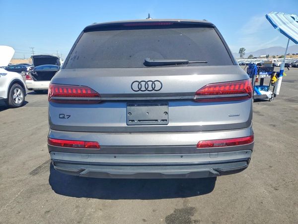 2023 AUDI Q7 quattro Premium Plus
