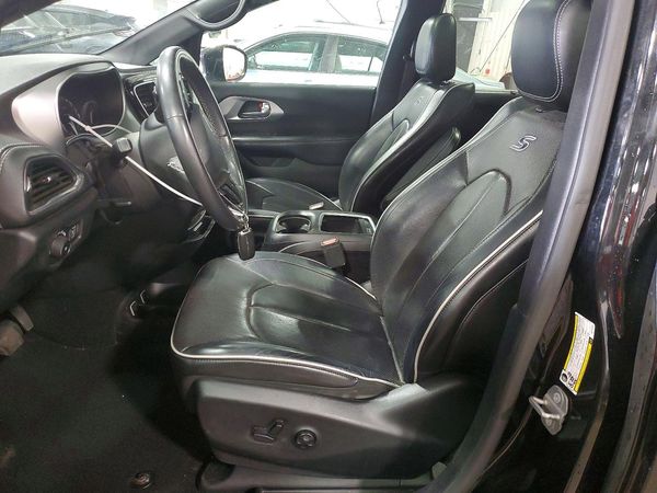 2019 CHRYSLER PACIFICA Limited — DENT