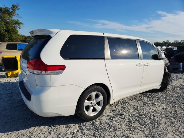 2012 TOYOTA SIENNA
