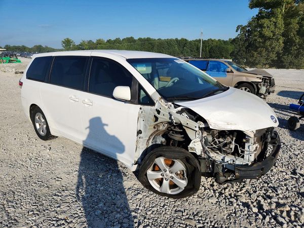 2012 TOYOTA SIENNA