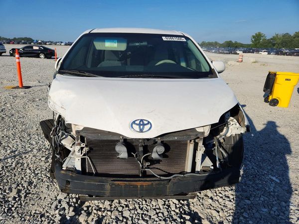 2012 TOYOTA SIENNA