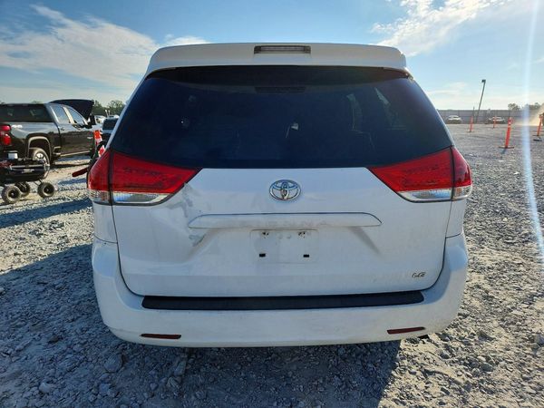 2012 TOYOTA SIENNA