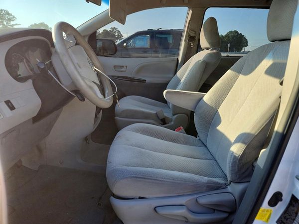 2012 TOYOTA SIENNA