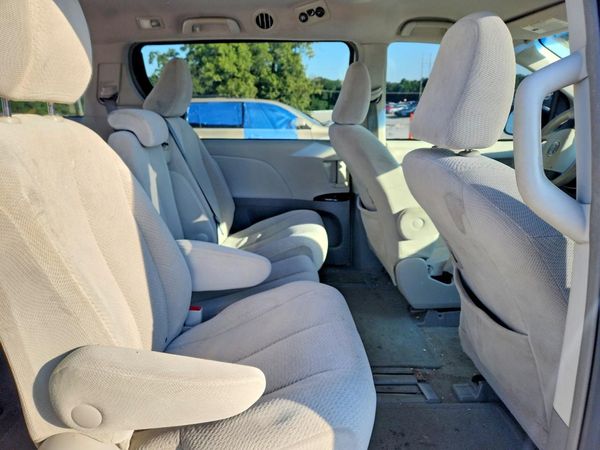 2012 TOYOTA SIENNA