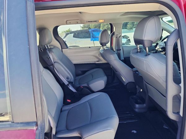 2024 TOYOTA SIENNA XLE