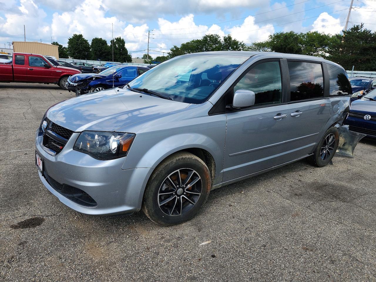 2015 DODGE GRAND CARAVAN SE — Front 3/4