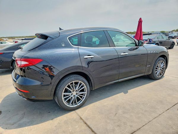 2019 MASERATI LEVANTE Luxury