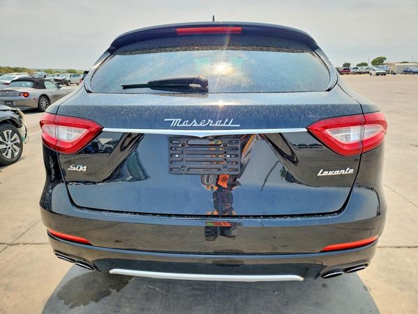2019 MASERATI LEVANTE Luxury