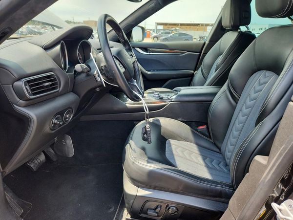 2019 MASERATI LEVANTE Luxury