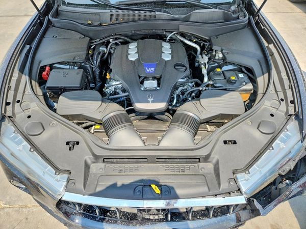 2019 MASERATI LEVANTE Luxury