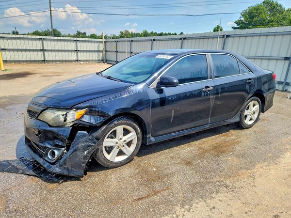 2013 TOYOTA CAMRY — Front 3/4