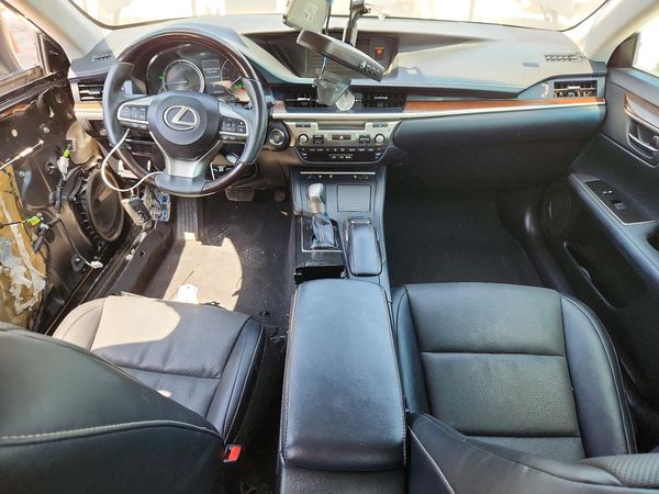2018 LEXUS ES