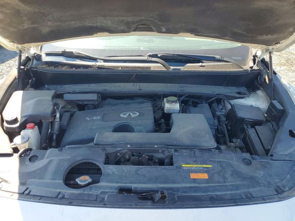 2017 INFINITI QX60 — Engine bay
